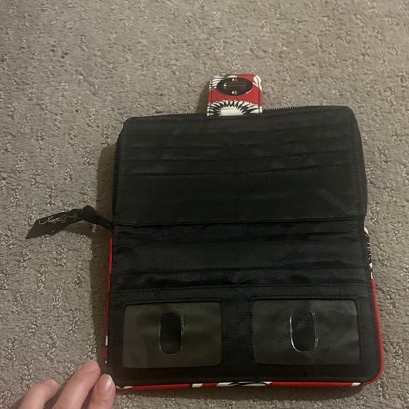 Vera Bradley Red and White Floral Quilted Wallet - Picture 4 of 6